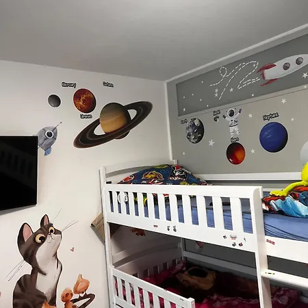 In In A Quiet Location Close To The Center شقة